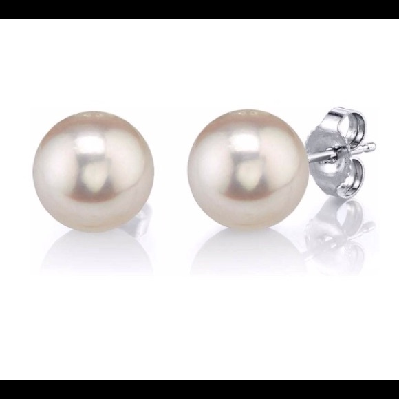 Jewelry - Genuine perfectly round 5mm pearl earrings